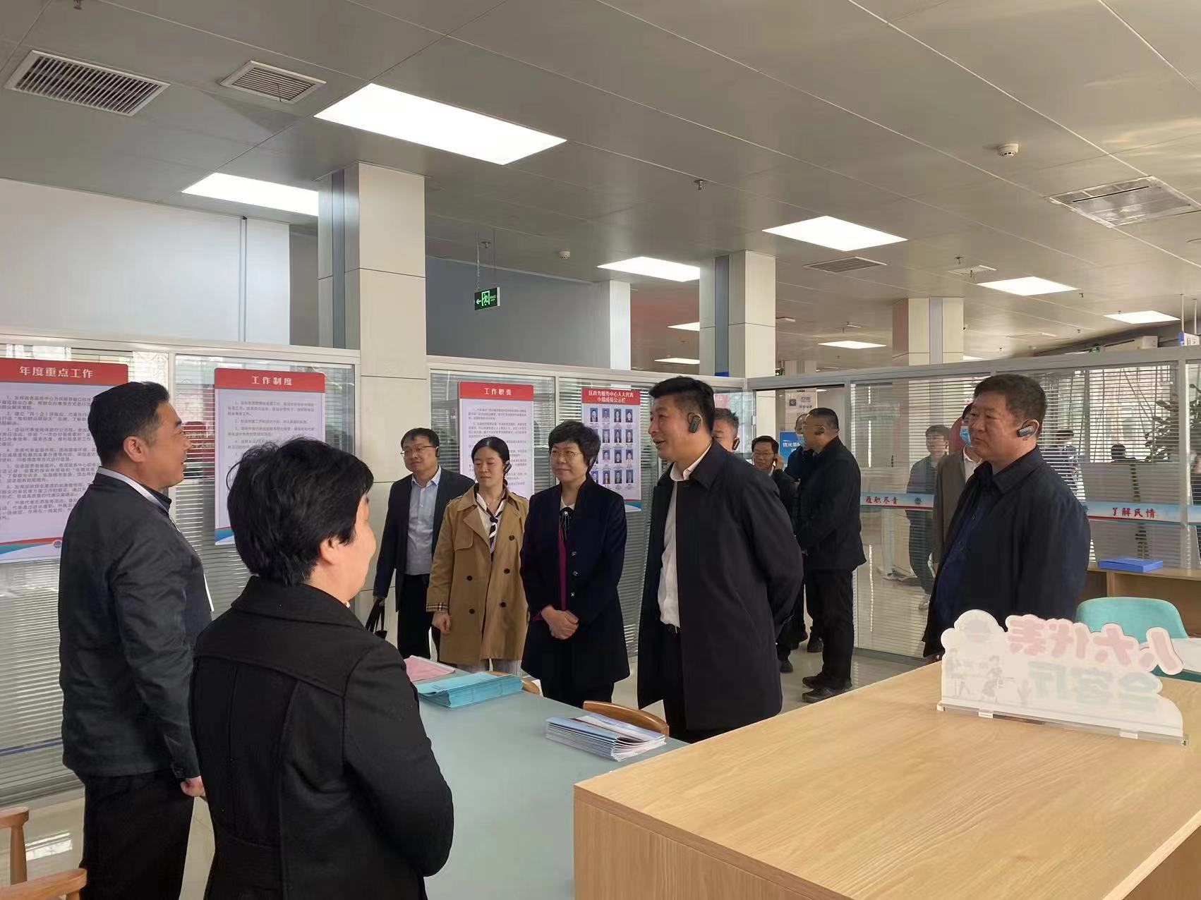 省人大常委会来兰山区调研人大代表联络站建设情况