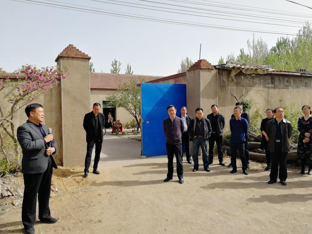 代表委员在后小寺村视察拆迁工作