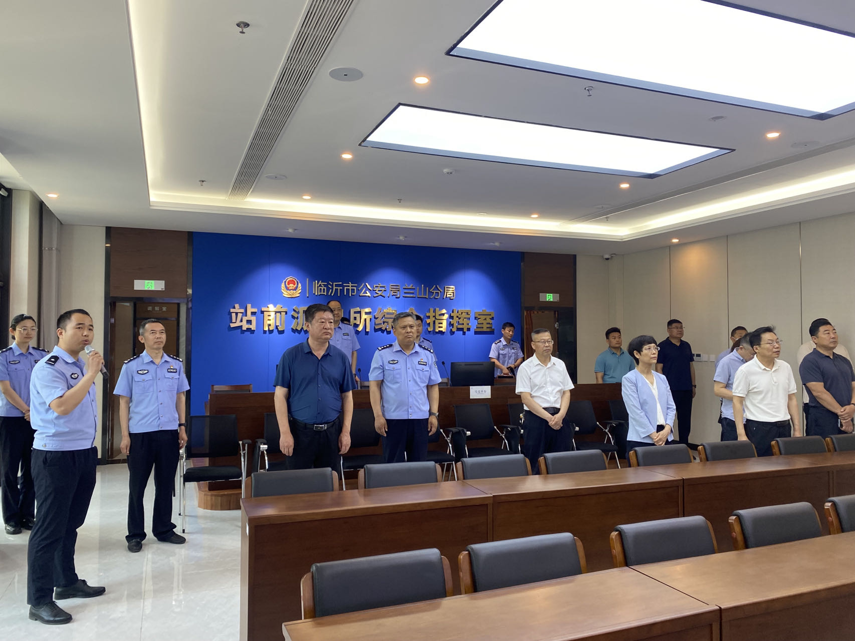 区人大常委会视察全区派出所建设工作