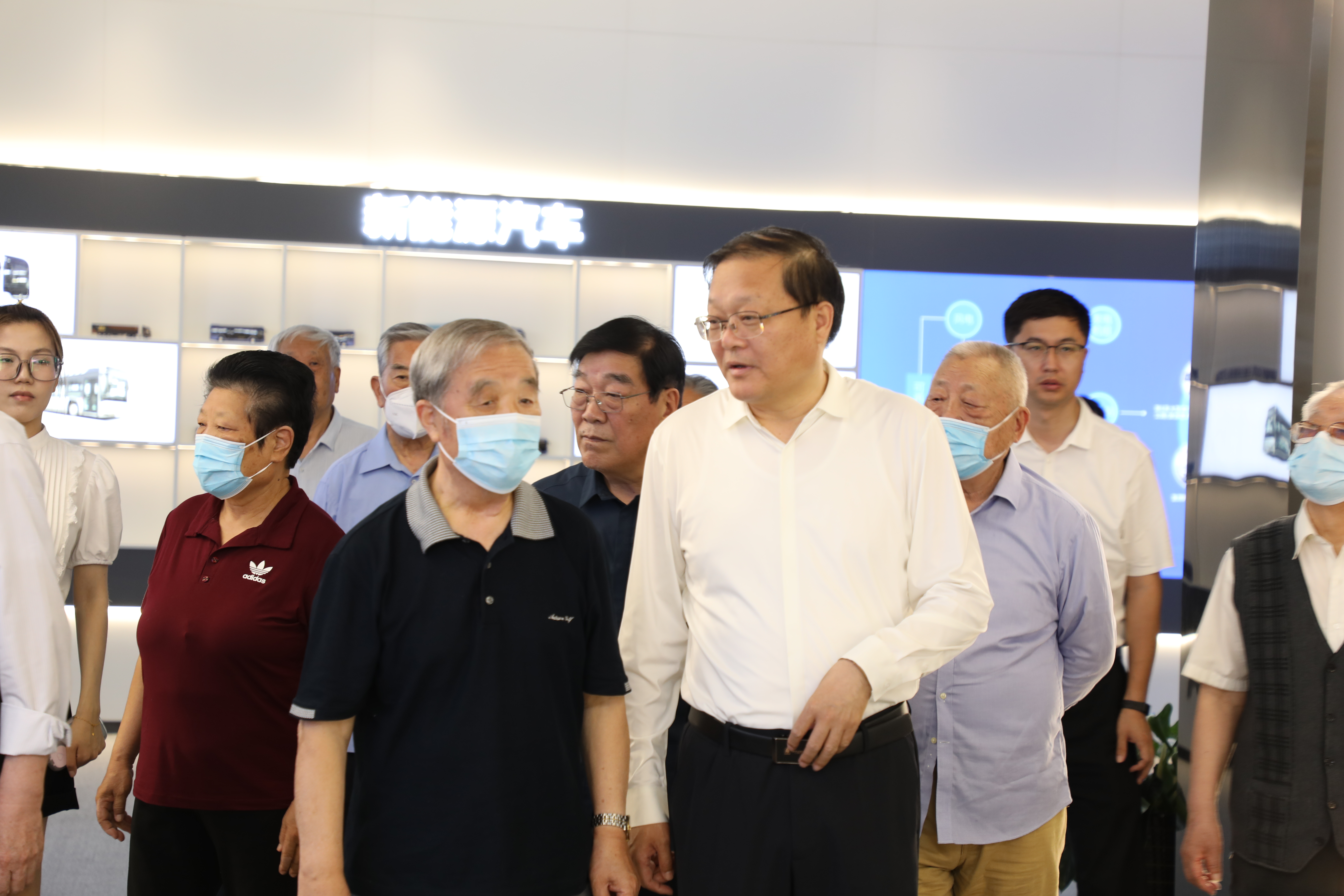 市人大常委会机关第六党支部来兰山区考察指导